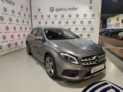Usado Mercedes GLA180 122 CV (89 kW) 2019 Gris / plata SUV