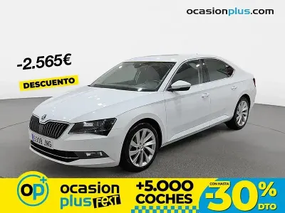 Usado Skoda Superb Style 150 CV (110 kW) 2016 Blanco Berlina