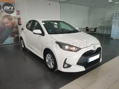 Usado Toyota Yaris 125 CV (91 kW) 2023 Blanco Utilitario
