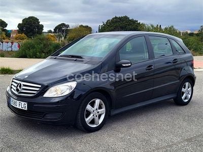 Usado Mercedes B180 109 CV (80 kW) 2007 Negro Monovolumen