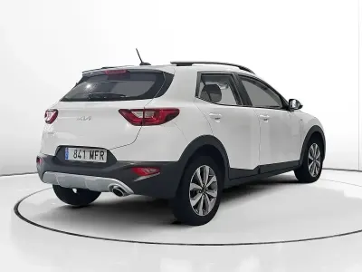 Usado Kia Stonic 84 HP (61 kW) 2023 Branco SUV