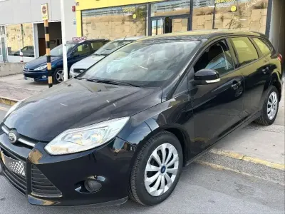 Begagnad Ford Focus Trend 95 HK (69 kW) 2013 Svart Kombi