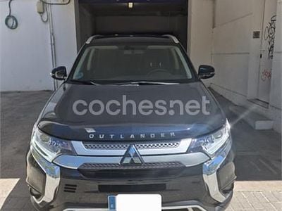 Negro Usado 2020 Mitsubishi Outlander Motion SUV | 20.899 € (Precio justo)