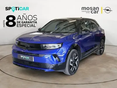 Usado Opel Mokka 136 CV (100 kW) 2025 Azul kolibri/negro SUV