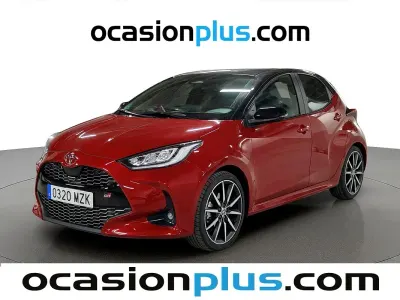 Usado Toyota Yaris Plus 130 CV (95 kW) 2025 Rojo Utilitario