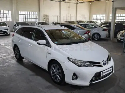 Usado Toyota Auris Hybrid
