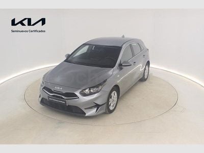 Usado Kia Ceed 100 CV (73 kW) 2025 Gris / plata Utilitario