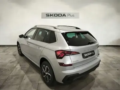 Usado Skoda Kamiq Selection 115 CV (84 kW) 2025 Gris plata SUV