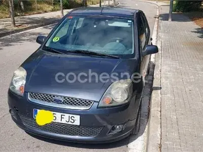 Usado Ford Fiesta Ghia 90 CV (66 kW) 2006 Marrón Utilitario