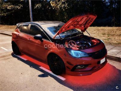 Używany Opel Astra Selective 105 KM (77 kW) 2016 Czerwony Sedan/Limuzyna