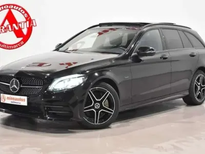 Usado Mercedes C300e AMG line 310 CV (228 kW) 2020 Negro Familiar
