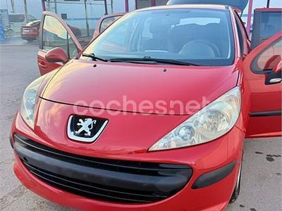 Usado Peugeot 207 70 CV (51 kW) 2007 Rojo Berlina