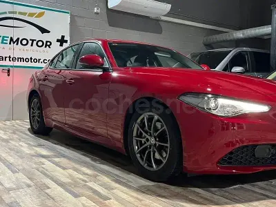 Usado Alfa Romeo Giulia Super 150 CV (110 kW) 2017 Rojo Berlina