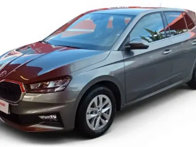 Usado Skoda Fabia Selection 80 CV (58 kW) 2024 Gris Utilitario