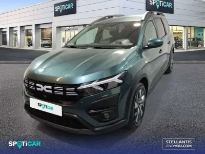 Usado Dacia Jogger Expression 110 CV (80 kW) 2025 Verde Monovolumen