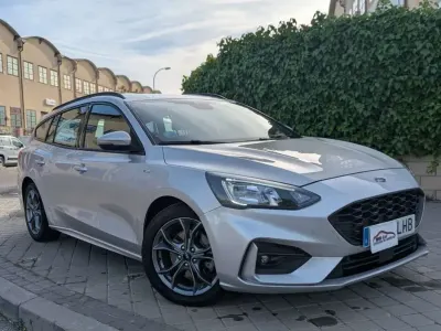 Usado Ford Focus ST-Line 120 CV (88 kW) 2020 Gris Familiar
