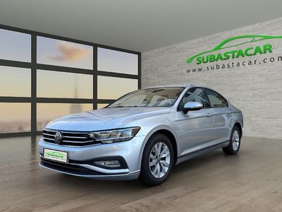 Usado VW Passat Business 150 CV (110 kW) 2021 Gris plata metalizado Berlina
