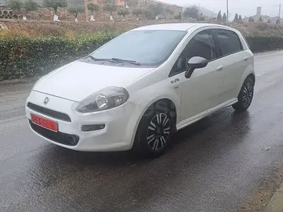 Käytetty Fiat Punto Young 69 HP (50 kW) 2014 Valkoinen Viistoperä
