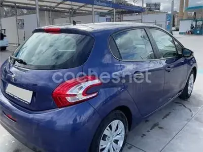 Usado Peugeot 208 Access 82 CV (60 kW) 2013 Azul Utilitario