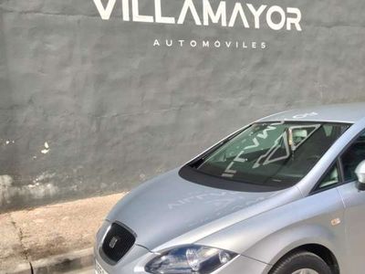 Usado Seat Leon Style 105 CV (77 kW) 2011 Plateado Utilitario