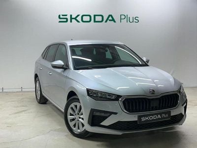 Usado Skoda Scala Selection 115 CV (84 kW) 2025 Gris Utilitario