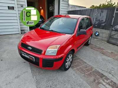 Usado Ford Fusion 80 CV (58 kW) 2010 Rojo Utilitario