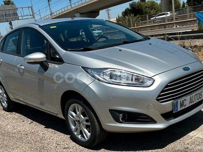 Gris / plata Usado 2017 Ford Fiesta Trend Utilitario | 8500 € (Precio justo)