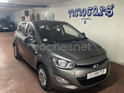 Usado Hyundai i20 75 CV (55 kW) 2013 Gris / plata Utilitario