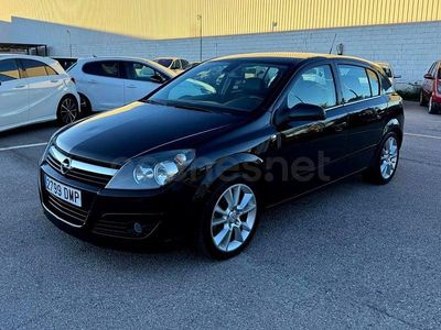 Usado Opel Astra Cosmo 120 CV (88 kW) 2005 Negro Berlina