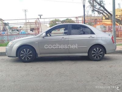 Usado Kia Cerato LX 105 CV (77 kW) 2006 Gris / plata Berlina