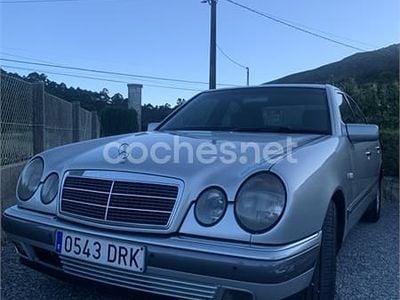 Gris / plata Usado 1998 Mercedes E290 Elegance Berlina | 3650 €