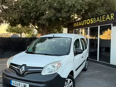 Usado Renault Kangoo Zen 95 CV (69 kW) 2021 Blanco Monovolumen