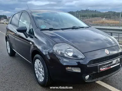 Używany Fiat Punto Easy 77 KM (56 kW) 2014 Czarny Hatchback