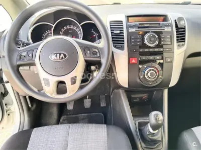 Usado Kia Venga 90 CV (66 kW) 2014 Blanco Utilitario