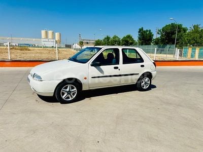 Blanco Usado 1996 Ford Fiesta Berlina | 1999 €