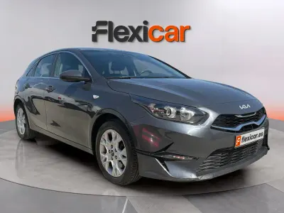 Usado Kia Ceed 136 CV (100 kW) 2023 Gris Utilitario
