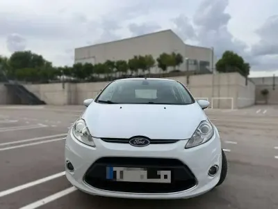 Usado Ford Fiesta S 95 CV (69 kW) 2012 Blanco Utilitario