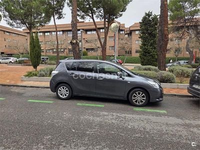 Gris / plata Usado 2012 Toyota Verso Active Monovolumen | 6799 € (Buen precio)