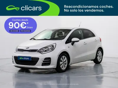 Usado Kia Rio 85 CV (62 kW) 2015 Blanco Berlina