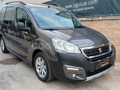 Usado Peugeot Partner Tepee Style 120 CV (88 kW) 2018 Gris / plata Monovolumen