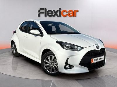 Usado Toyota Yaris Hybrid Active 116 CV (85 kW) 2024 Blanco Berlina