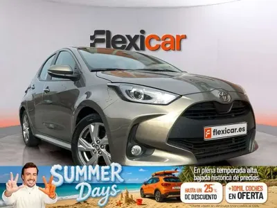 Usado Toyota Yaris Active 116 CV (85 kW) 2025 Marrón Utilitario