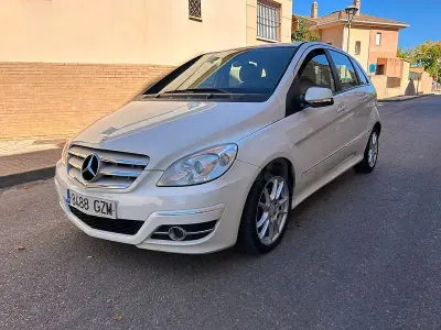 Usado Mercedes B180 Sport Edition 109 CV (80 kW) 2011 Blanco Utilitario