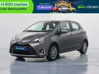 Usado Toyota Yaris Active 69 CV (50 kW) 2020 Gris Berlina