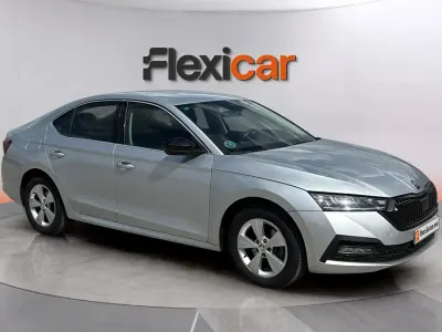 Käytetty Skoda Octavia Ambition 116 HP (85 kW) 2022 Harmaa Viistoperä