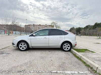 Usado Ford Focus Business Edition 90 CV (66 kW) 2008 Gris / plata Berlina