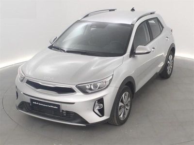 Gris plata Usado 2024 Kia Stonic SUV | 20.420 € (Un poco caro)
