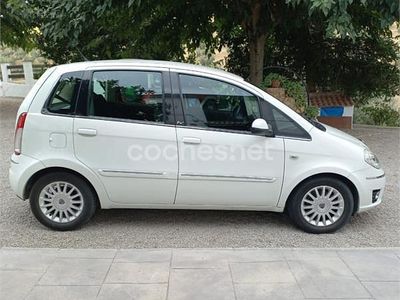 Usado Lancia Musa 90 CV (66 kW) 2010 Blanco Monovolumen