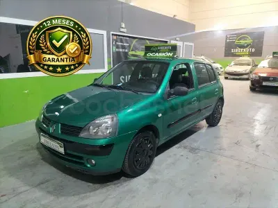 Usado Renault Clio II 80 CV (58 kW) 2004 Verde Berlina