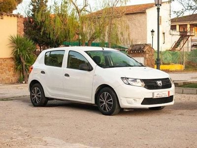 Usado Dacia Sandero Ambiance 75 CV (55 kW) 2013 Blanco Utilitario